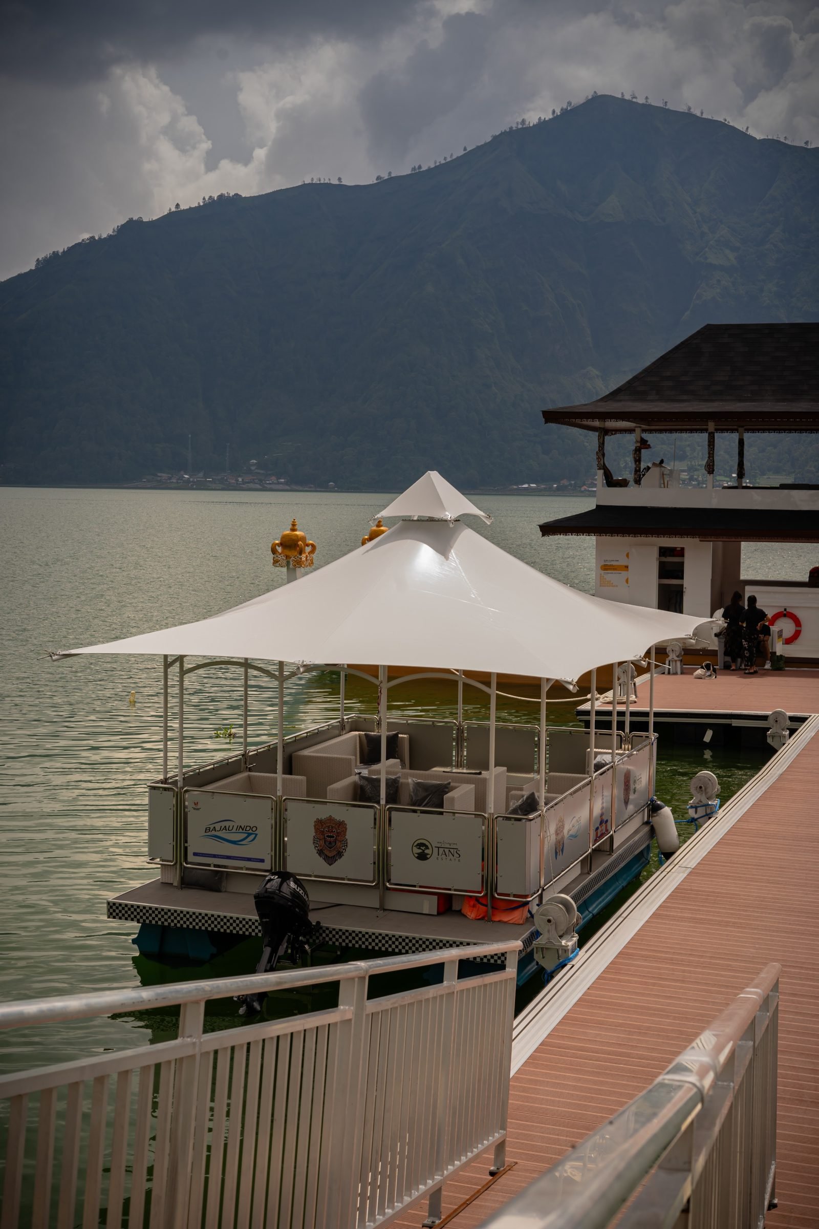 Perahu Wisata/ Katamaran tipe Sentani 4