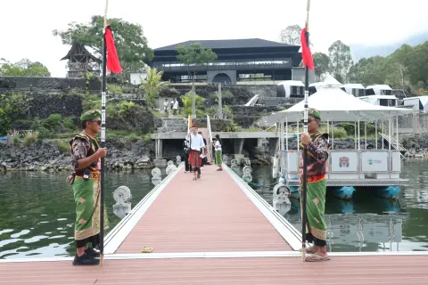 Perahu Wisata/ Katamaran tipe Sentani — foto 7