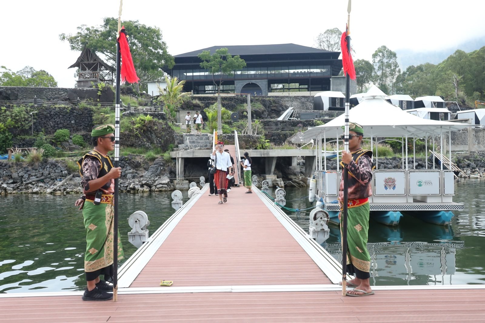 Perahu Wisata/ Katamaran tipe Sentani 7