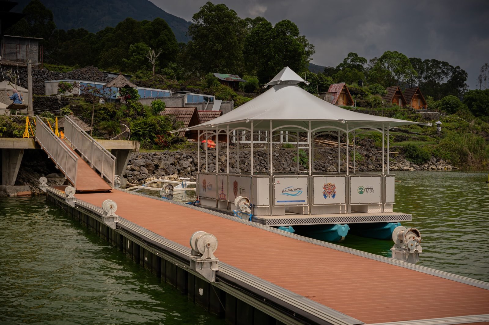 Perahu Wisata/ Katamaran tipe Sentani 8