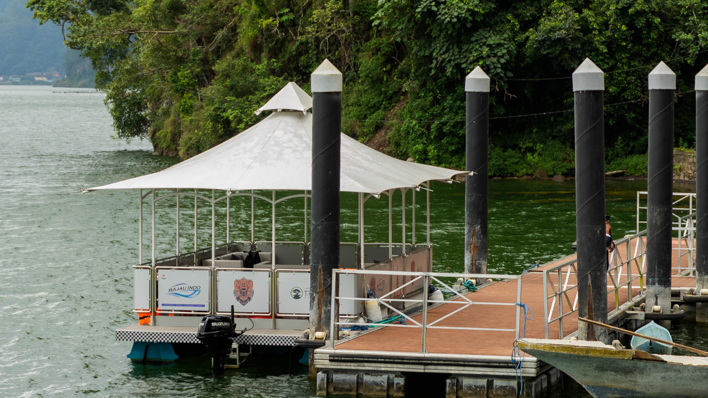 Perahu Wisata/ Katamaran tipe Sentani 9